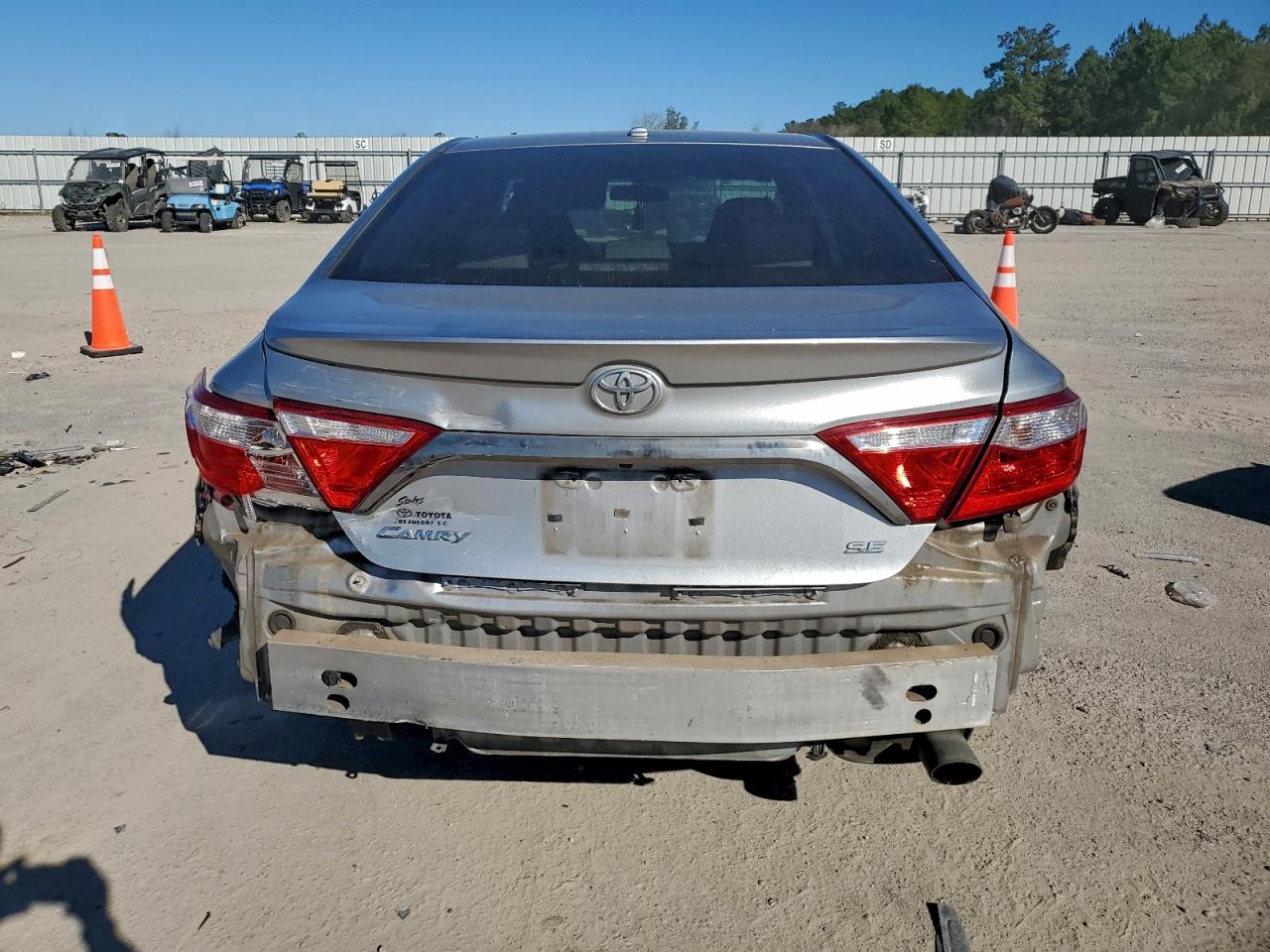 2016 TOYOTA CAMRY LE photo 6