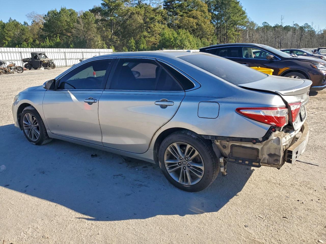 2016 TOYOTA CAMRY LE photo 2