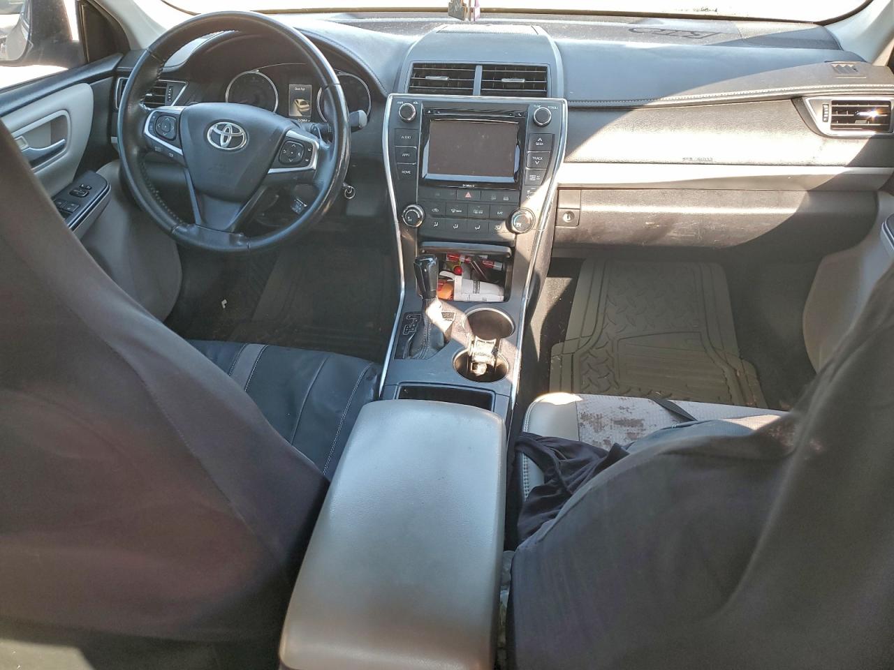 2016 TOYOTA CAMRY LE photo 8