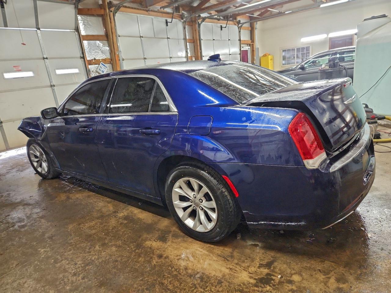 2015 CHRYSLER 300 LIMITED photo 3