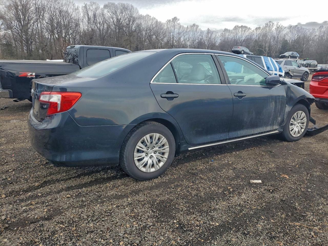 2013 TOYOTA CAMRY L photo 3