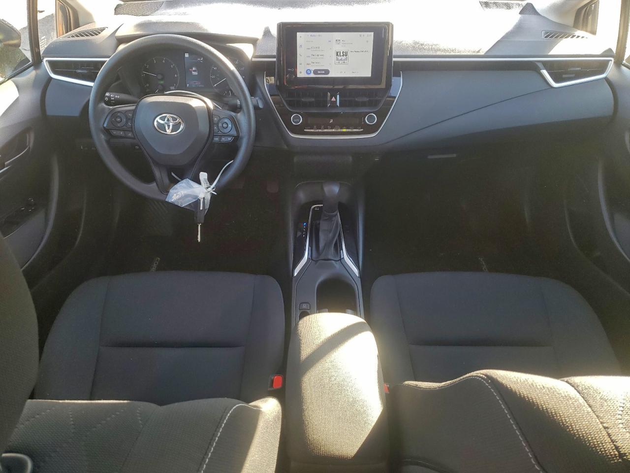 2025 TOYOTA COROLLA LE photo 15