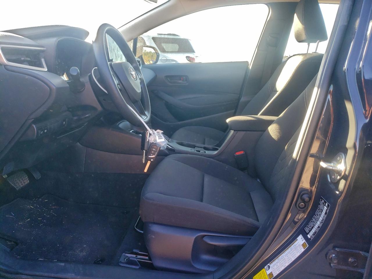 2025 TOYOTA COROLLA LE photo 13
