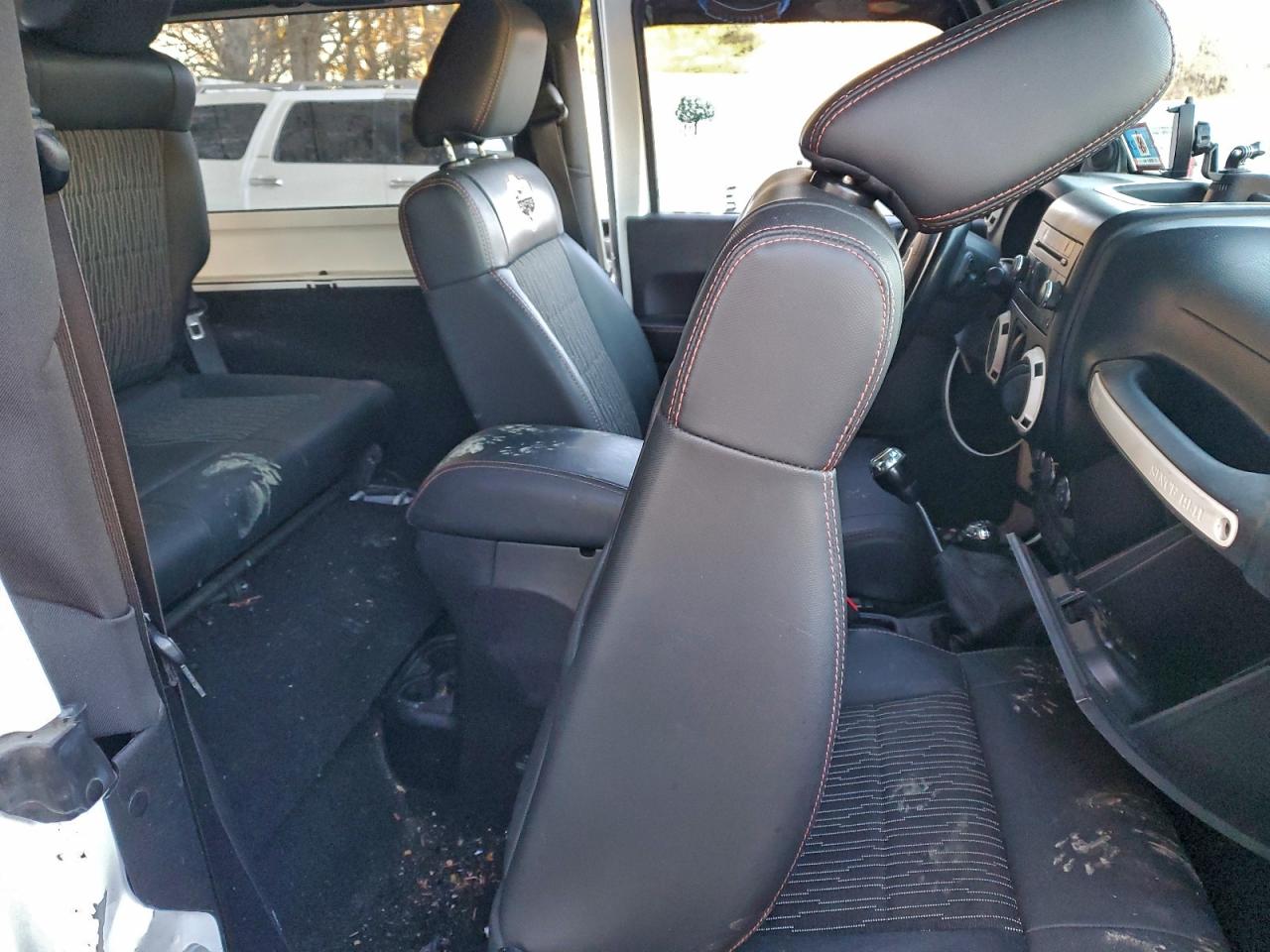 2012 JEEP WRANGLER SAHARA photo 11