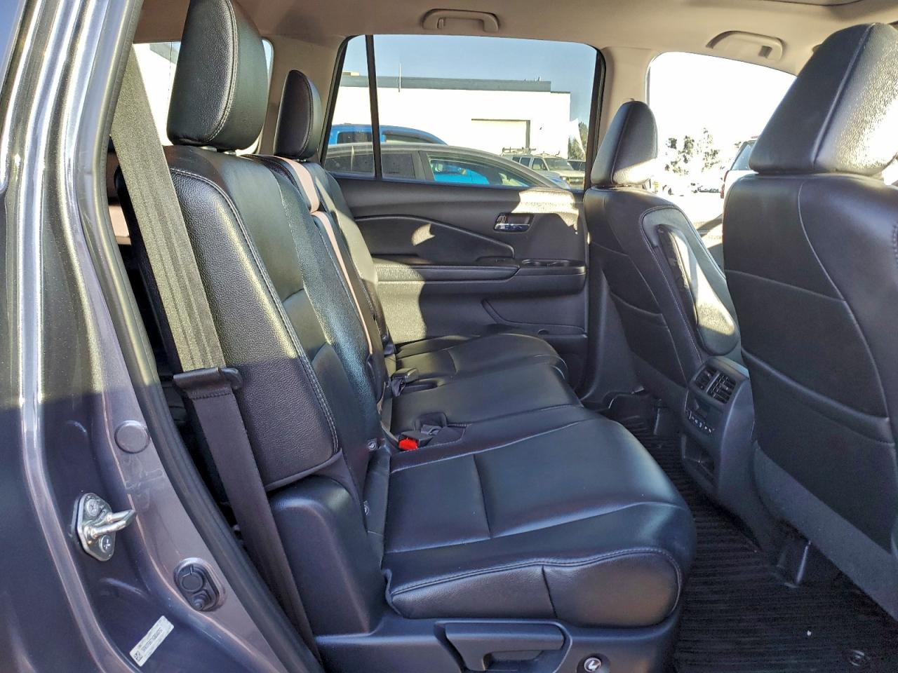 2016 HONDA PILOT EXLN photo 11