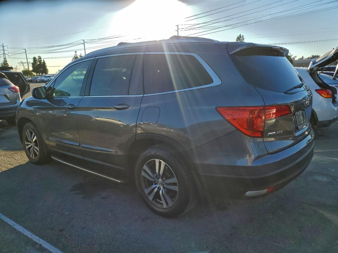 2016 HONDA PILOT EXLN photo 2