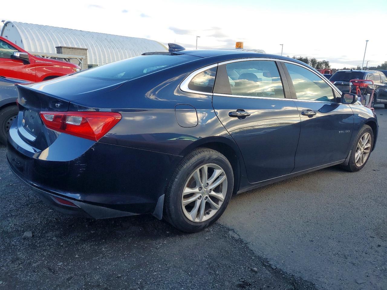 2017 CHEVROLET MALIBU LT photo 3