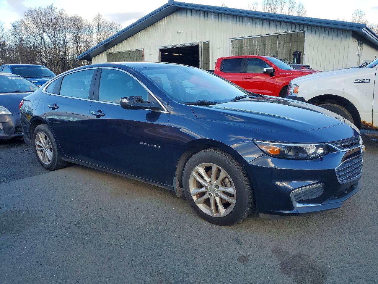 2017 CHEVROLET MALIBU LT photo 4