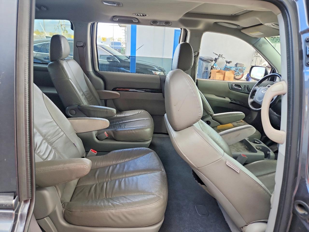 2012 KIA SEDONA EX photo 11