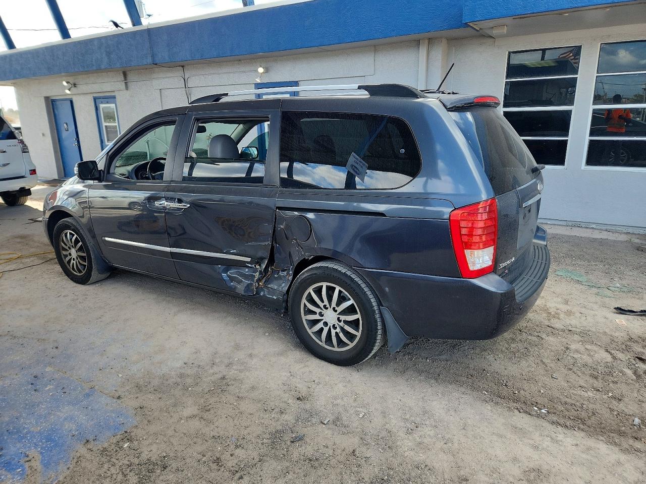 2012 KIA SEDONA EX photo 2