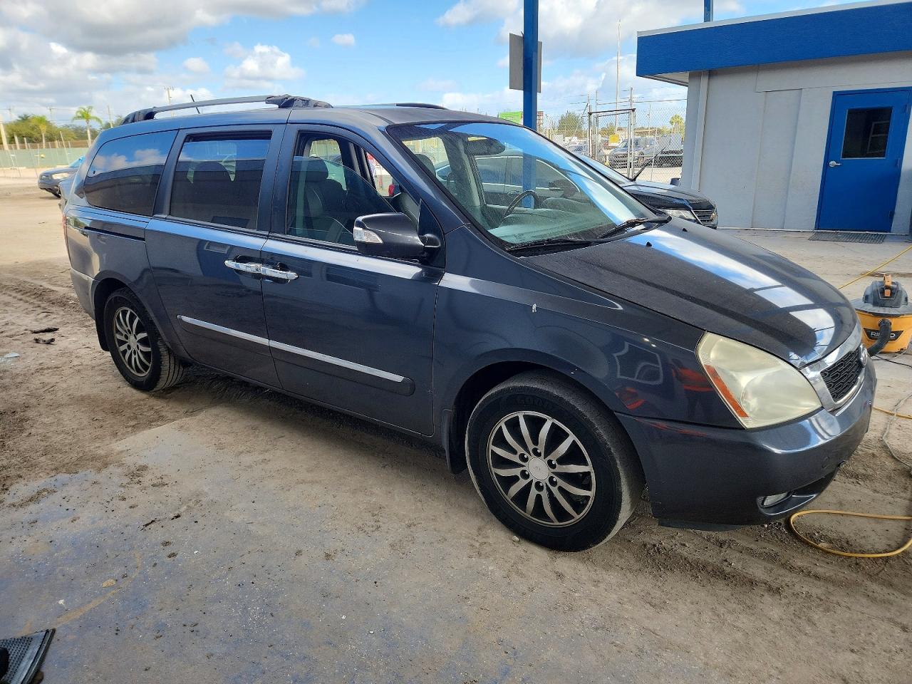 2012 KIA SEDONA EX photo 4