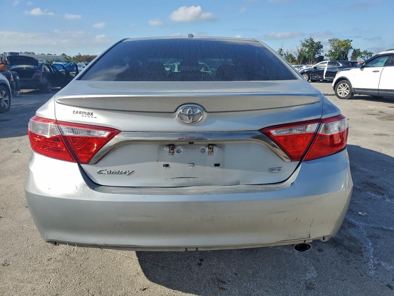 2015 TOYOTA CAMRY SE photo 6
