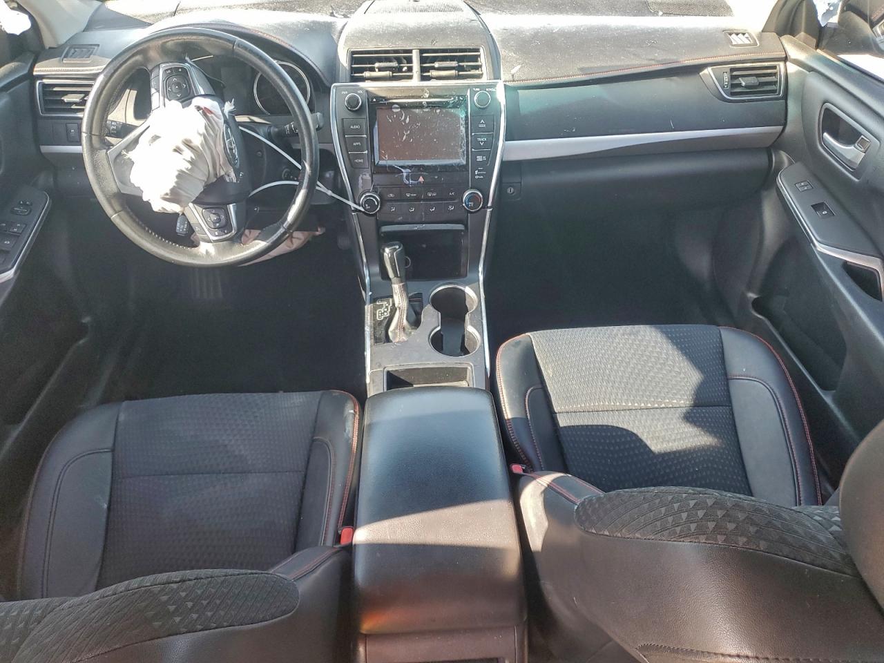 2015 TOYOTA CAMRY SE photo 8