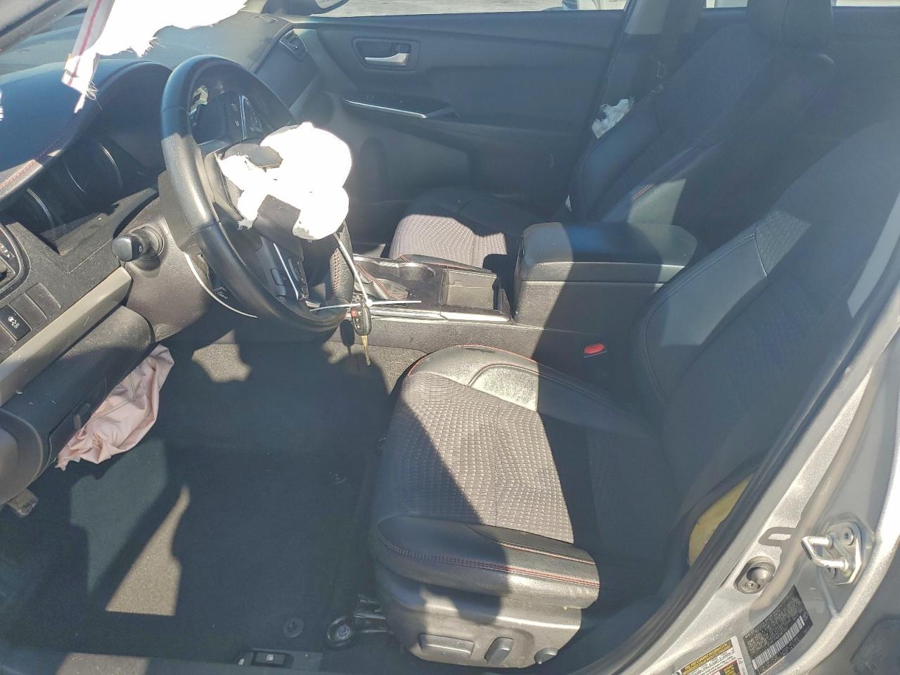 2015 TOYOTA CAMRY SE photo 7
