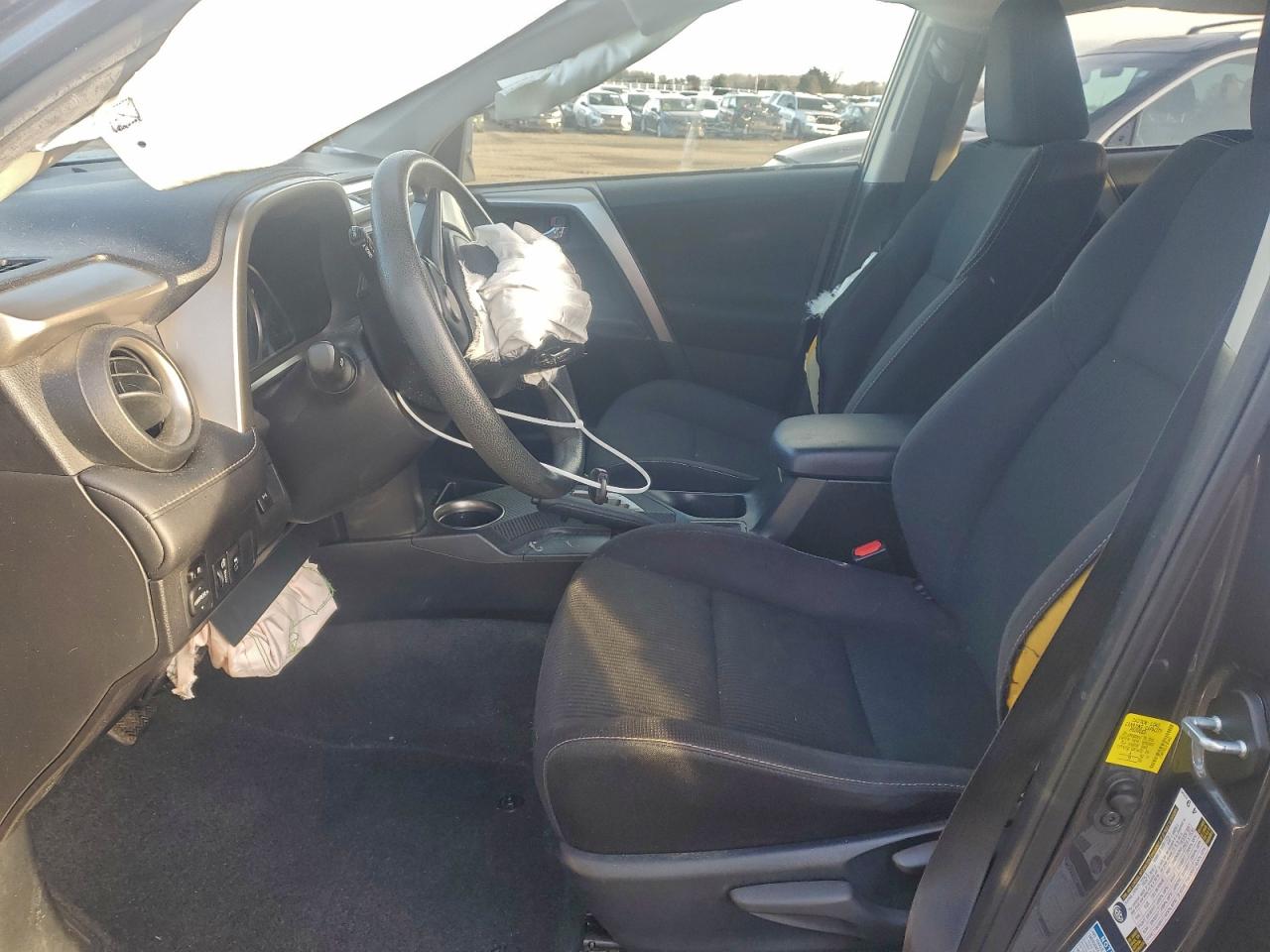 2015 TOYOTA RAV4 XLE photo 7