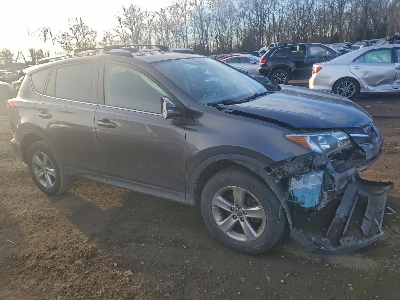 2015 TOYOTA RAV4 XLE photo 4