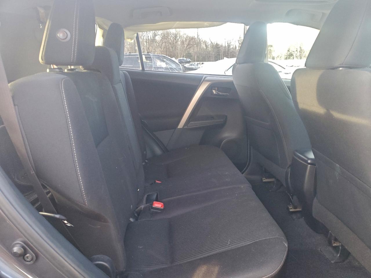 2015 TOYOTA RAV4 XLE photo 11