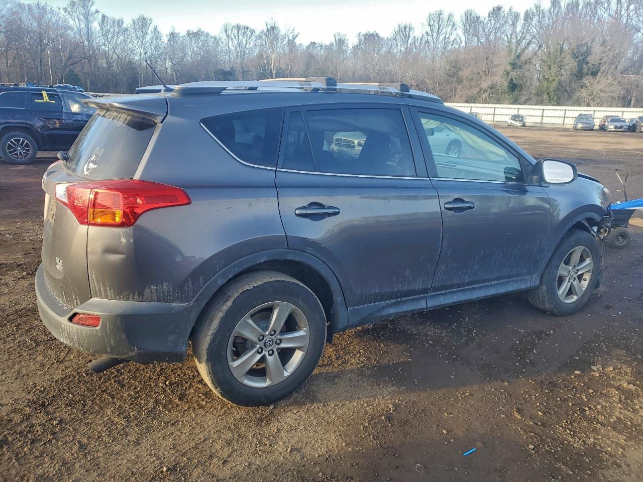 2015 TOYOTA RAV4 XLE photo 3