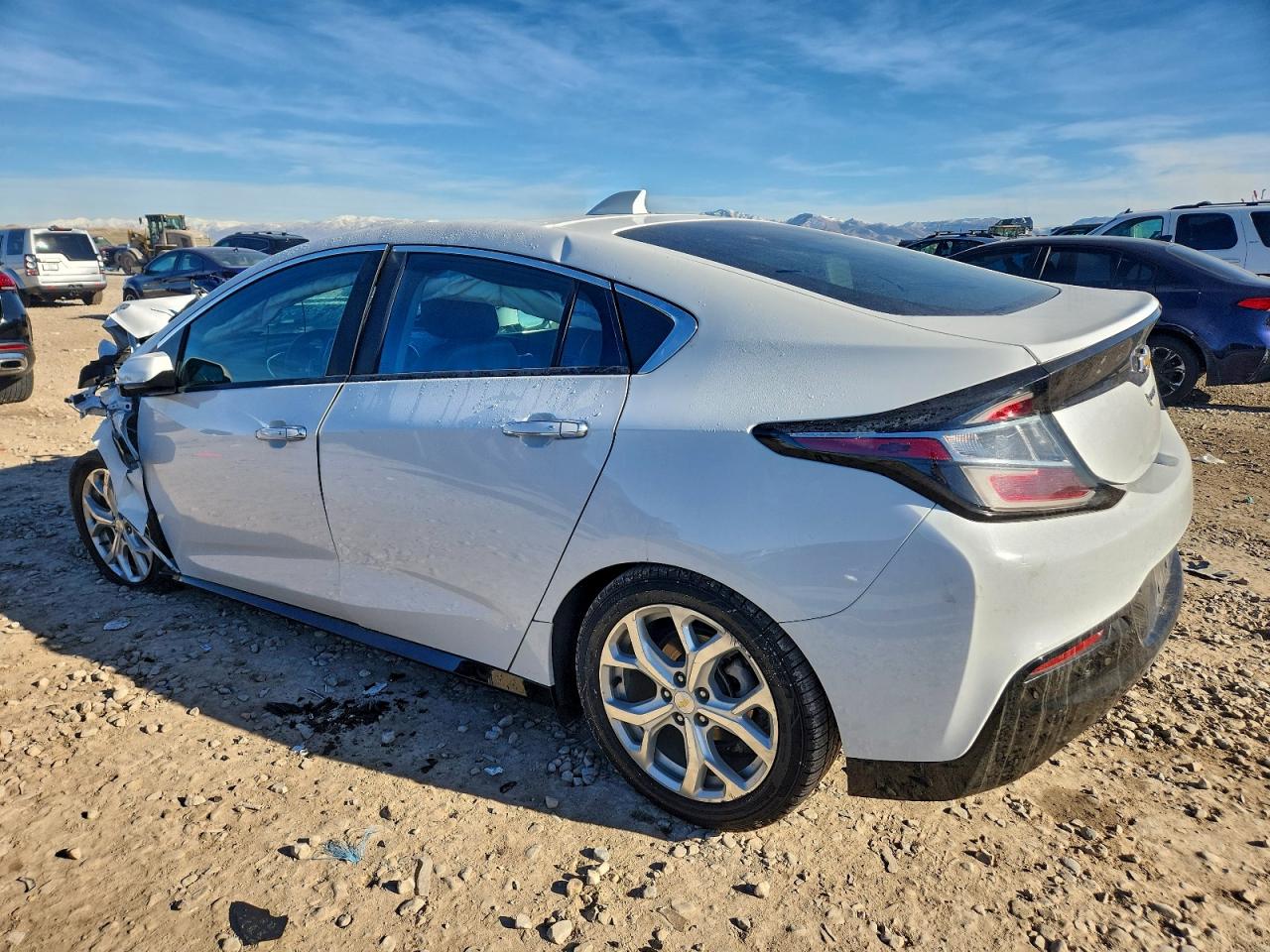 2017 CHEVROLET VOLT PREMIER photo 2