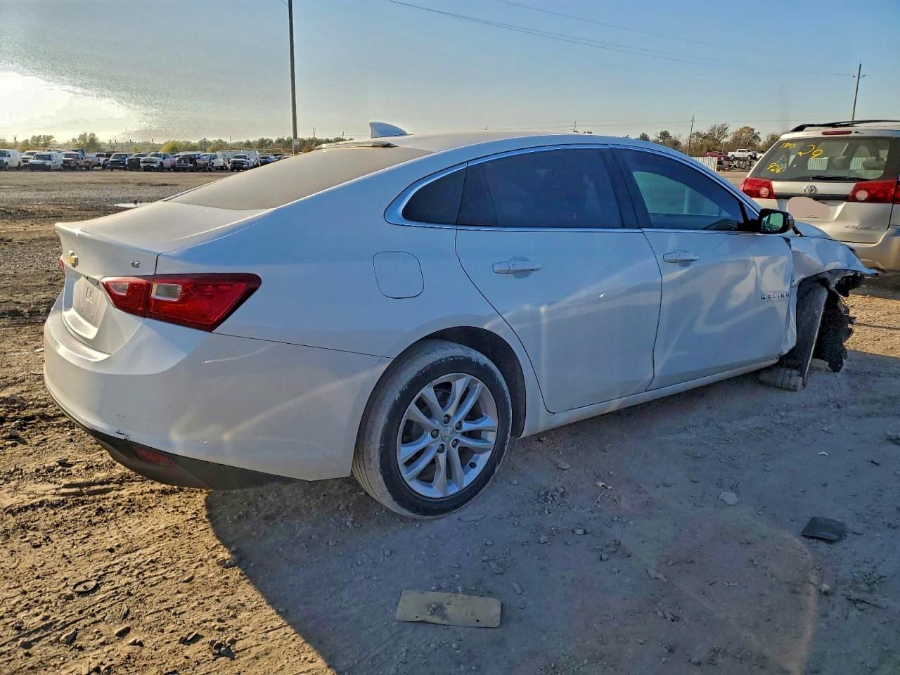 2018 CHEVROLET MALIBU LT photo 3