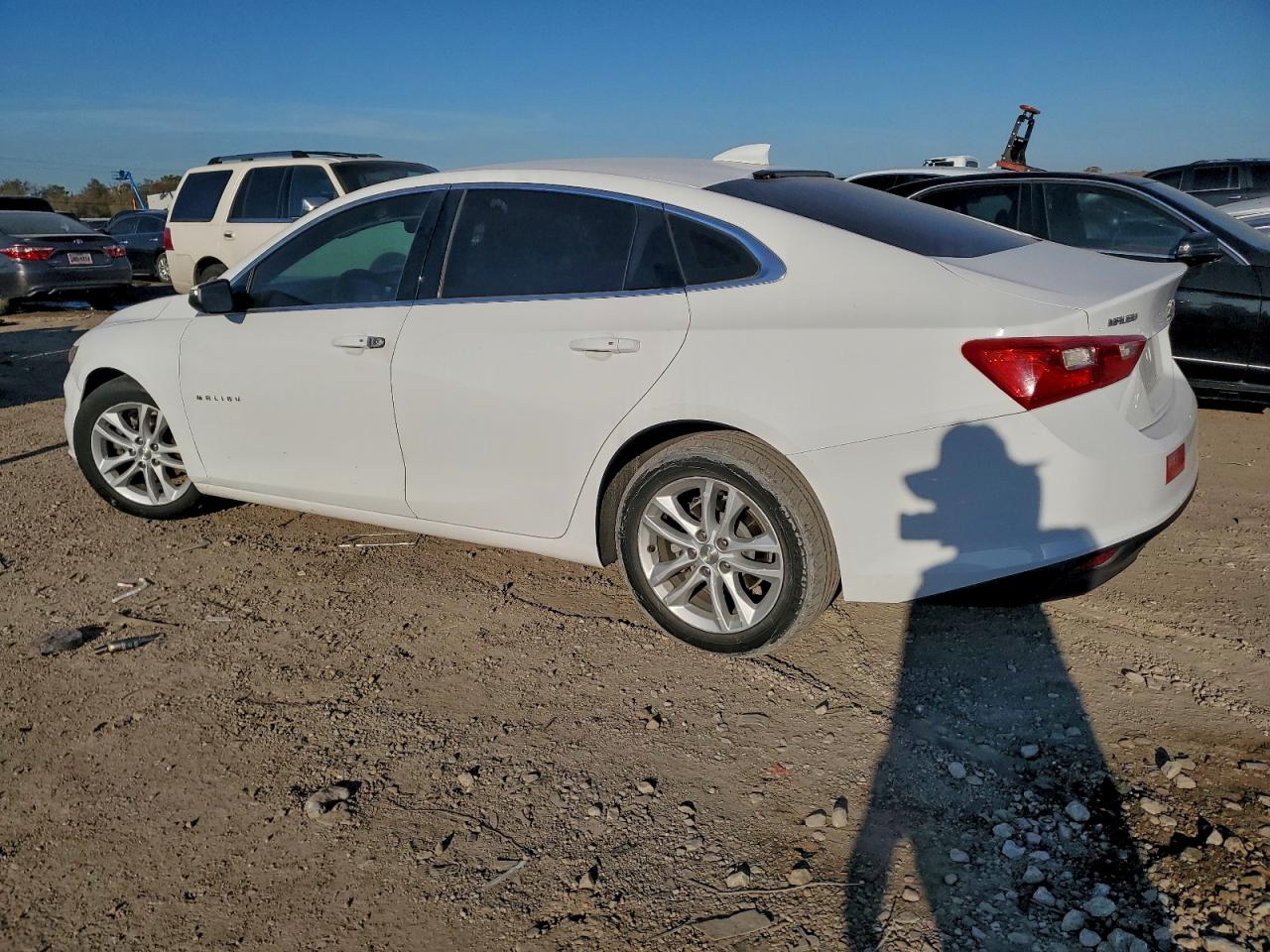 2018 CHEVROLET MALIBU LT photo 2