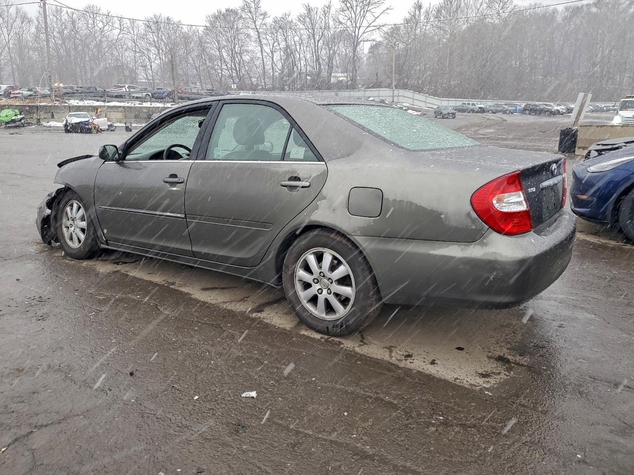 2003 TOYOTA CAMRY LE photo 2