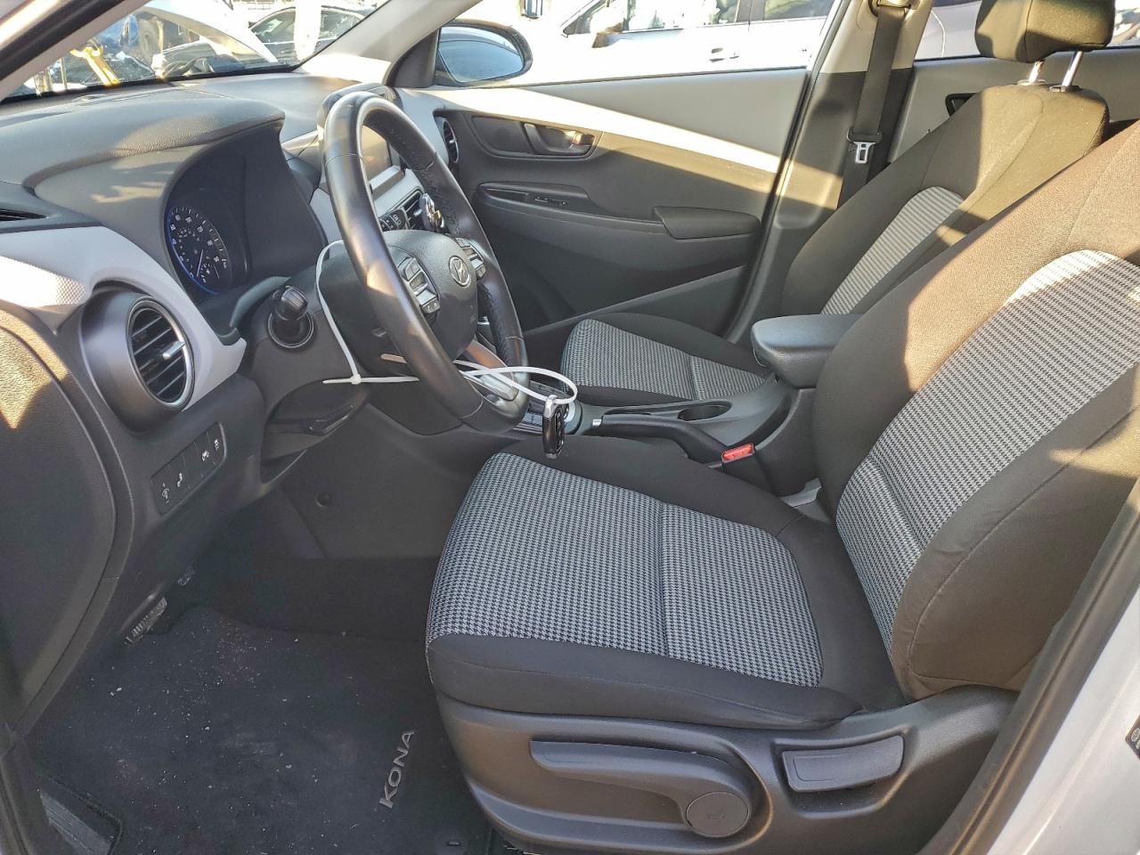 2020 HYUNDAI KONA SEL photo 7