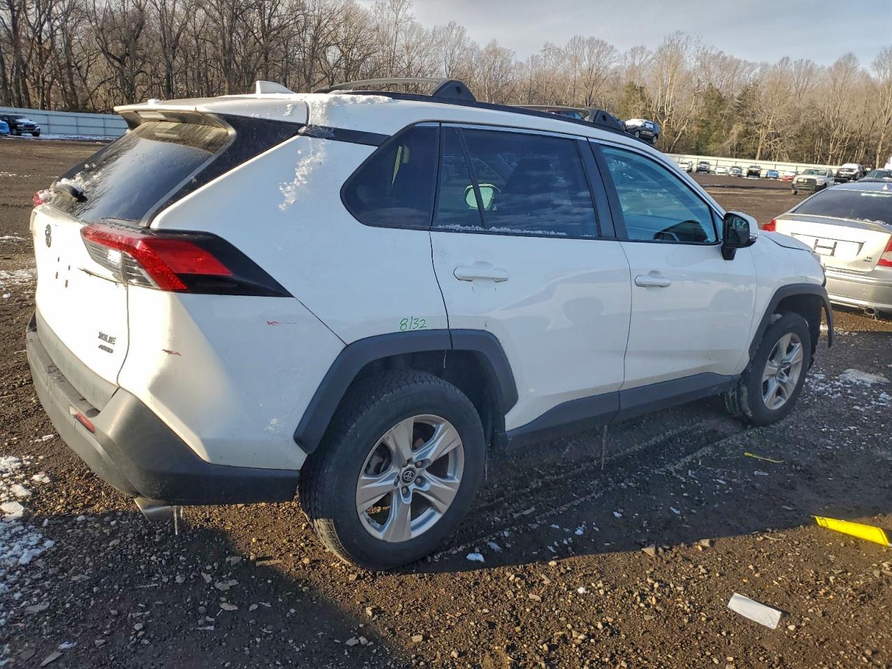 2019 TOYOTA RAV4 XLE photo 3