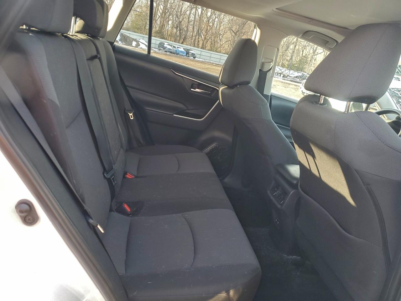2019 TOYOTA RAV4 XLE photo 11
