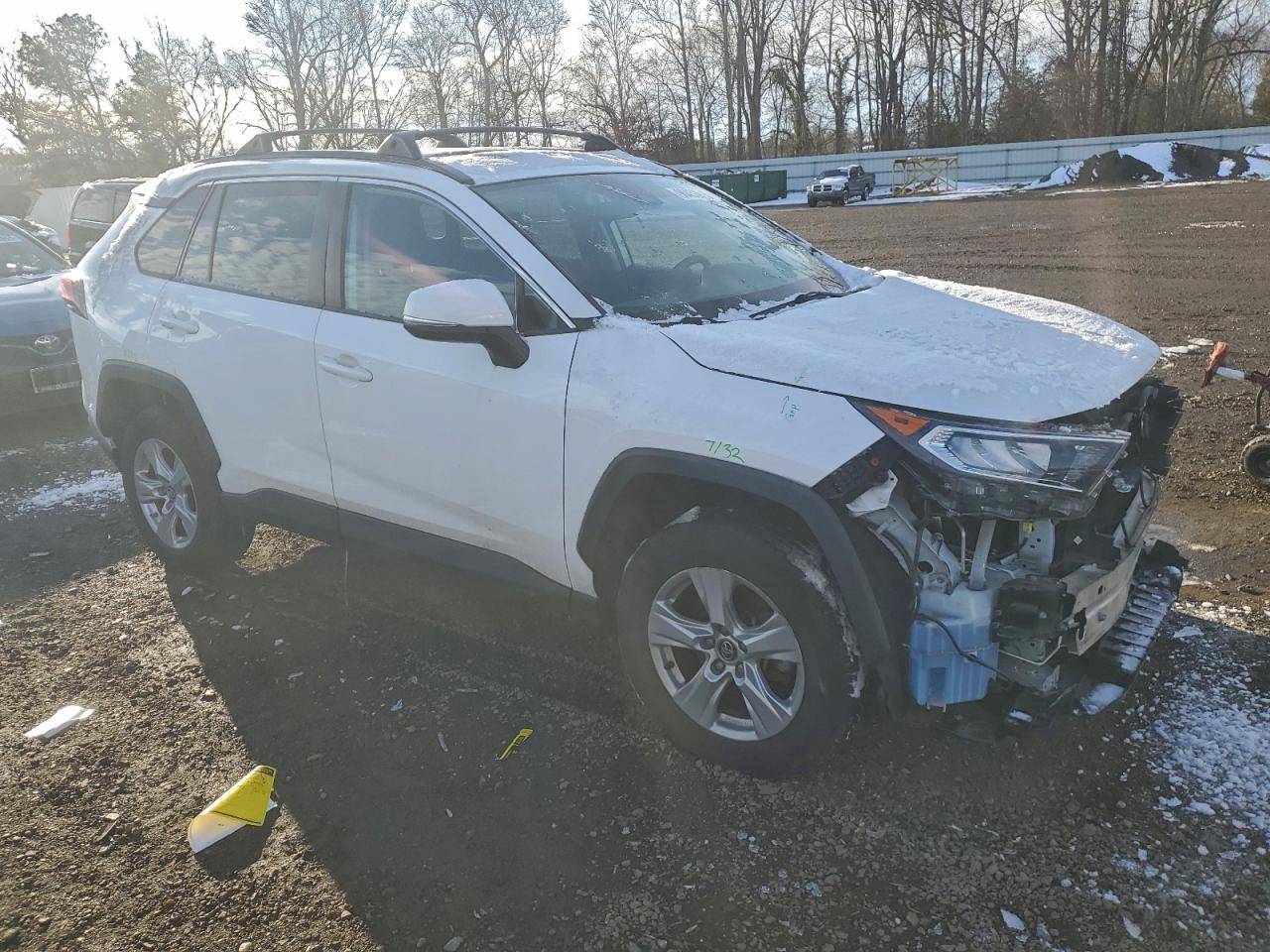 2019 TOYOTA RAV4 XLE photo 4