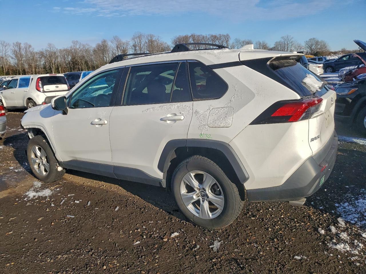 2019 TOYOTA RAV4 XLE photo 2