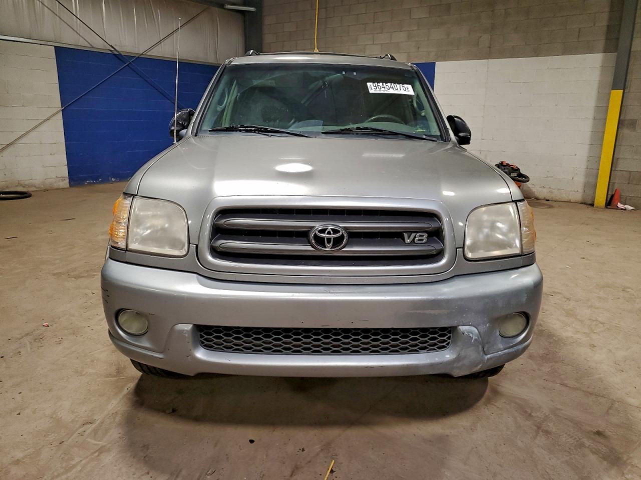 2004 TOYOTA SEQUOIA SR5 photo 5