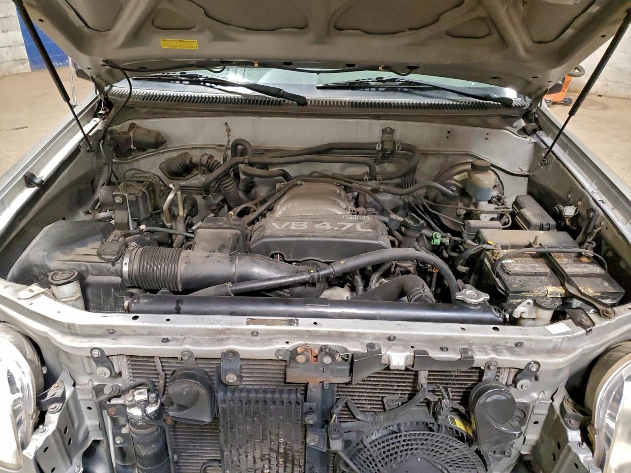 2004 TOYOTA SEQUOIA SR5 photo 12