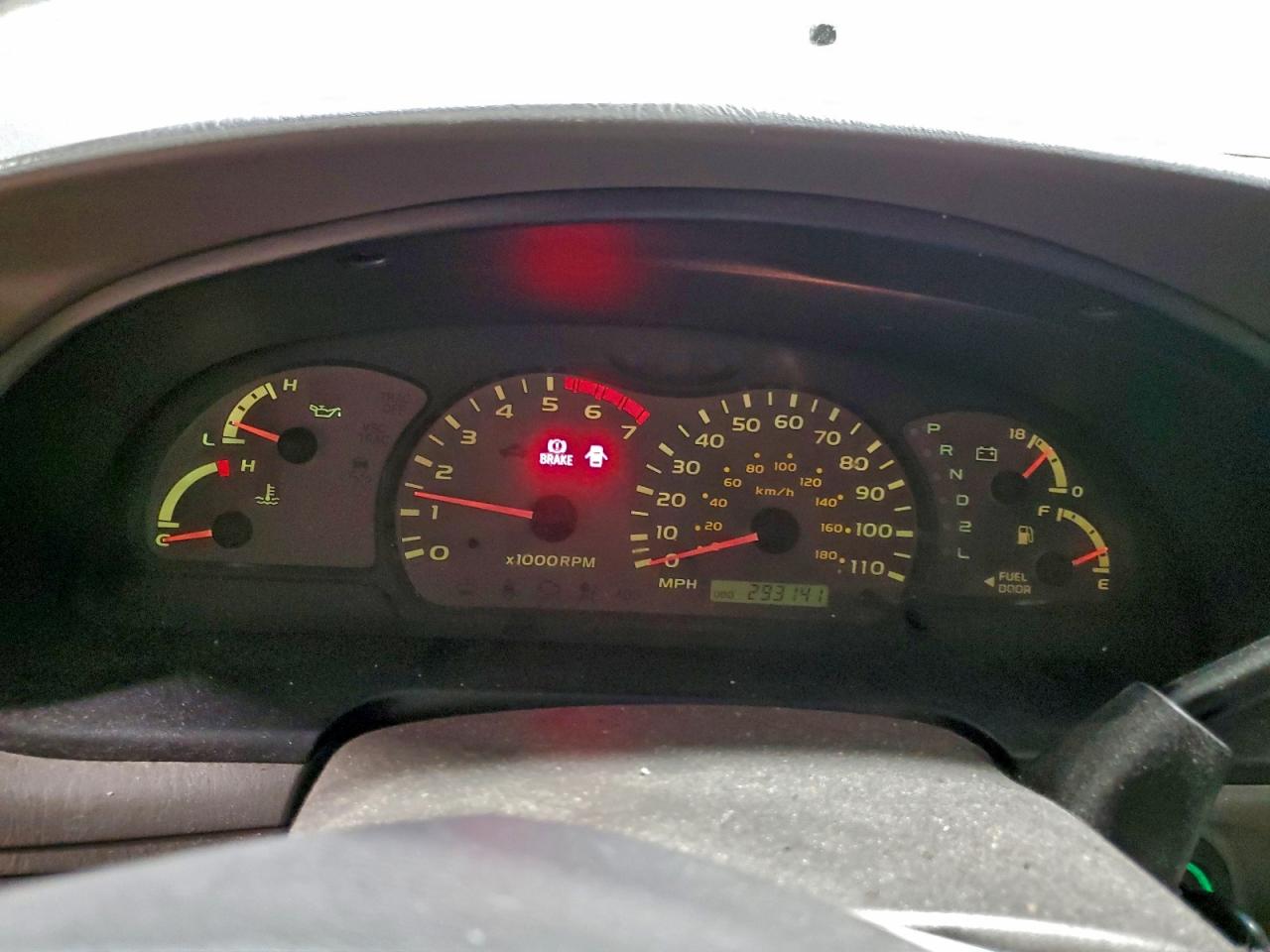 2004 TOYOTA SEQUOIA SR5 photo 9