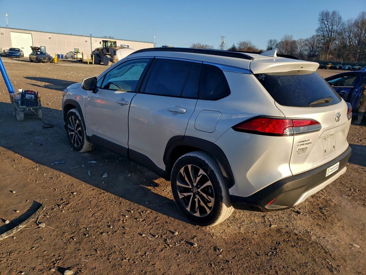 2024 TOYOTA COROLLA CROSS XLE photo 2