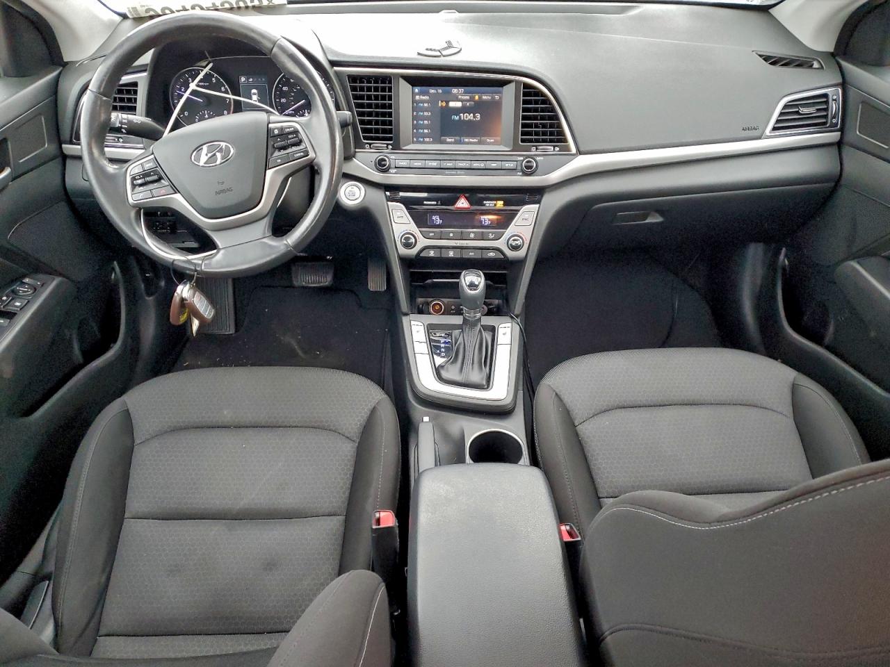2018 HYUNDAI ELANTRA SEL photo 8