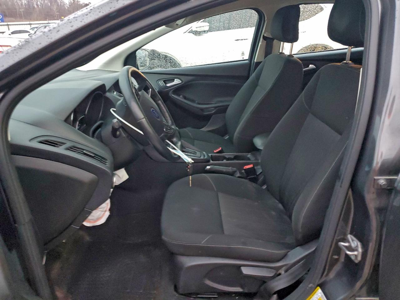 2018 FORD FOCUS SE photo 7