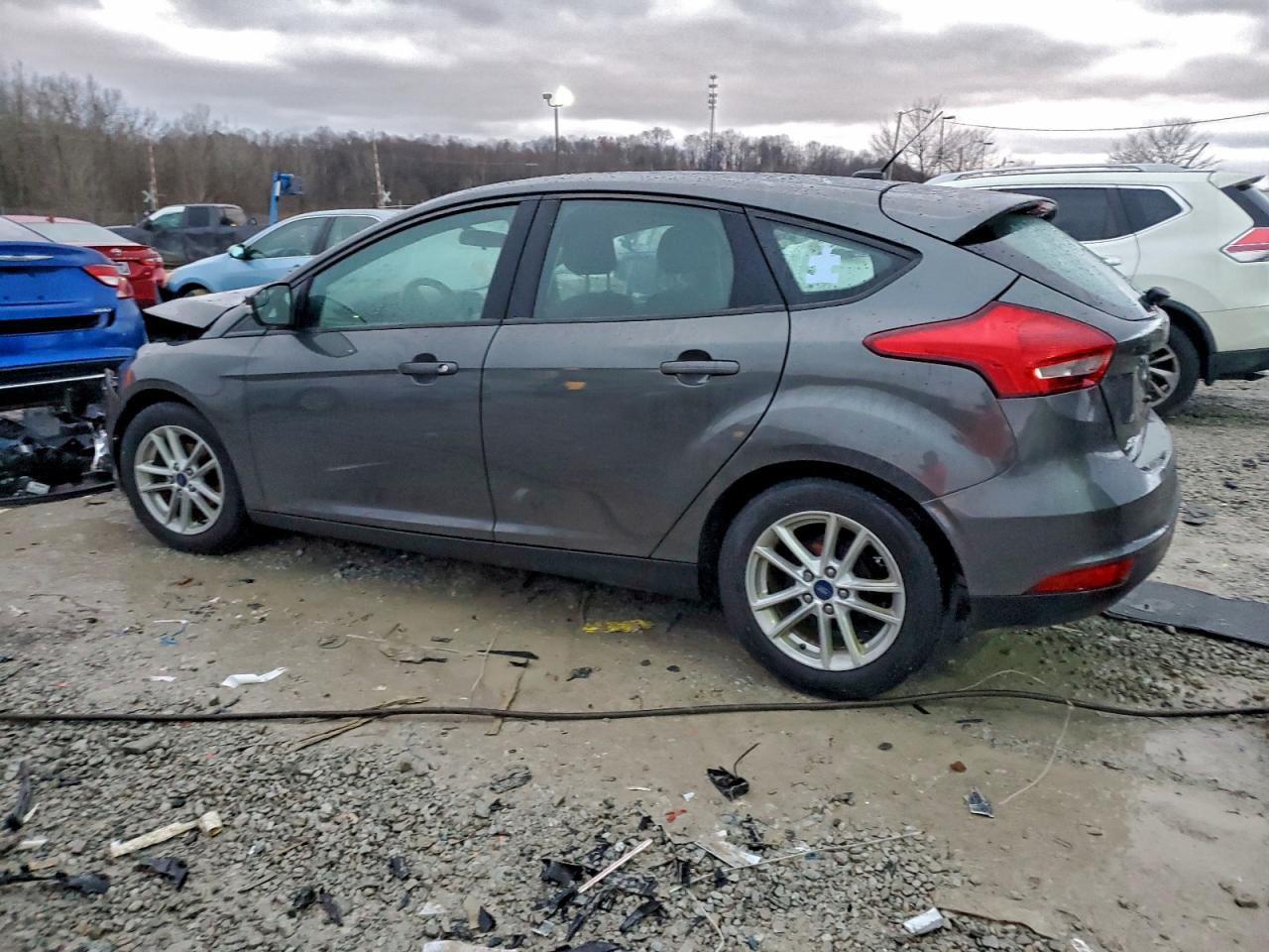 2018 FORD FOCUS SE photo 2