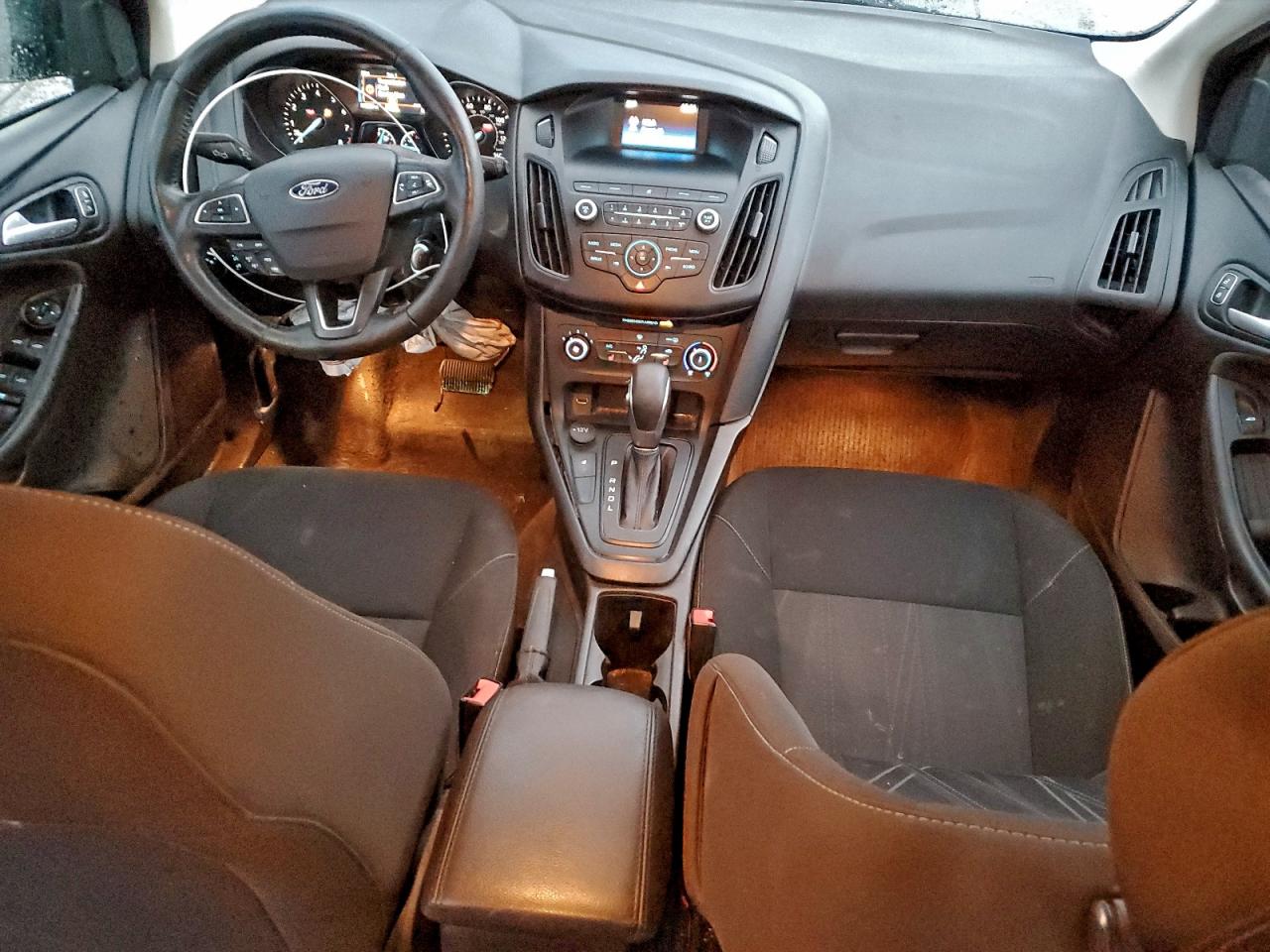 2018 FORD FOCUS SE photo 8
