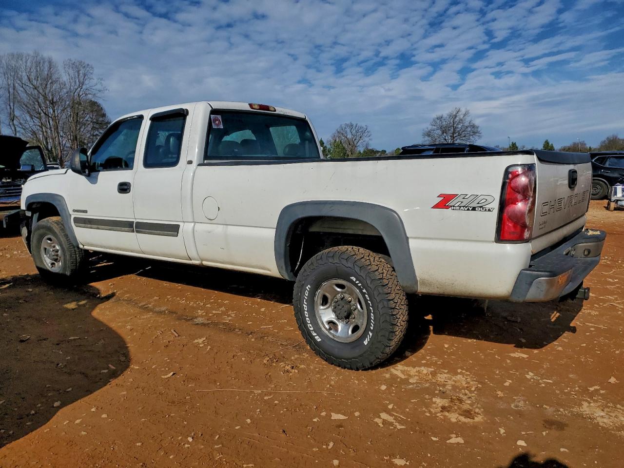 2004 CHEVROLET SILVERADO C2500 HEAVY DUTY photo 2