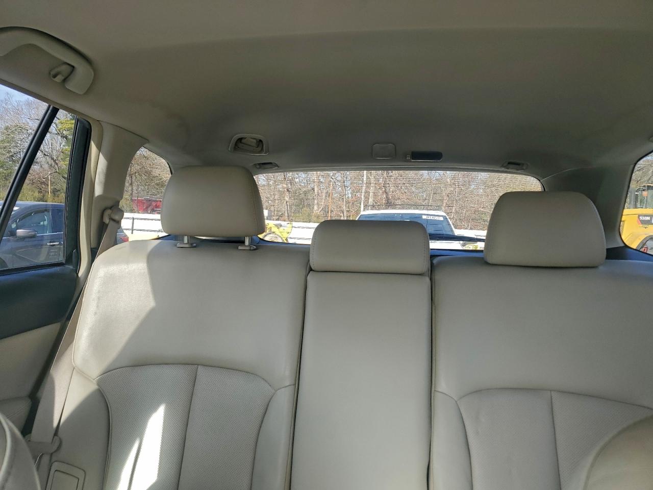 2010 SUBARU OUTBACK 3.6R LIMITED photo 10