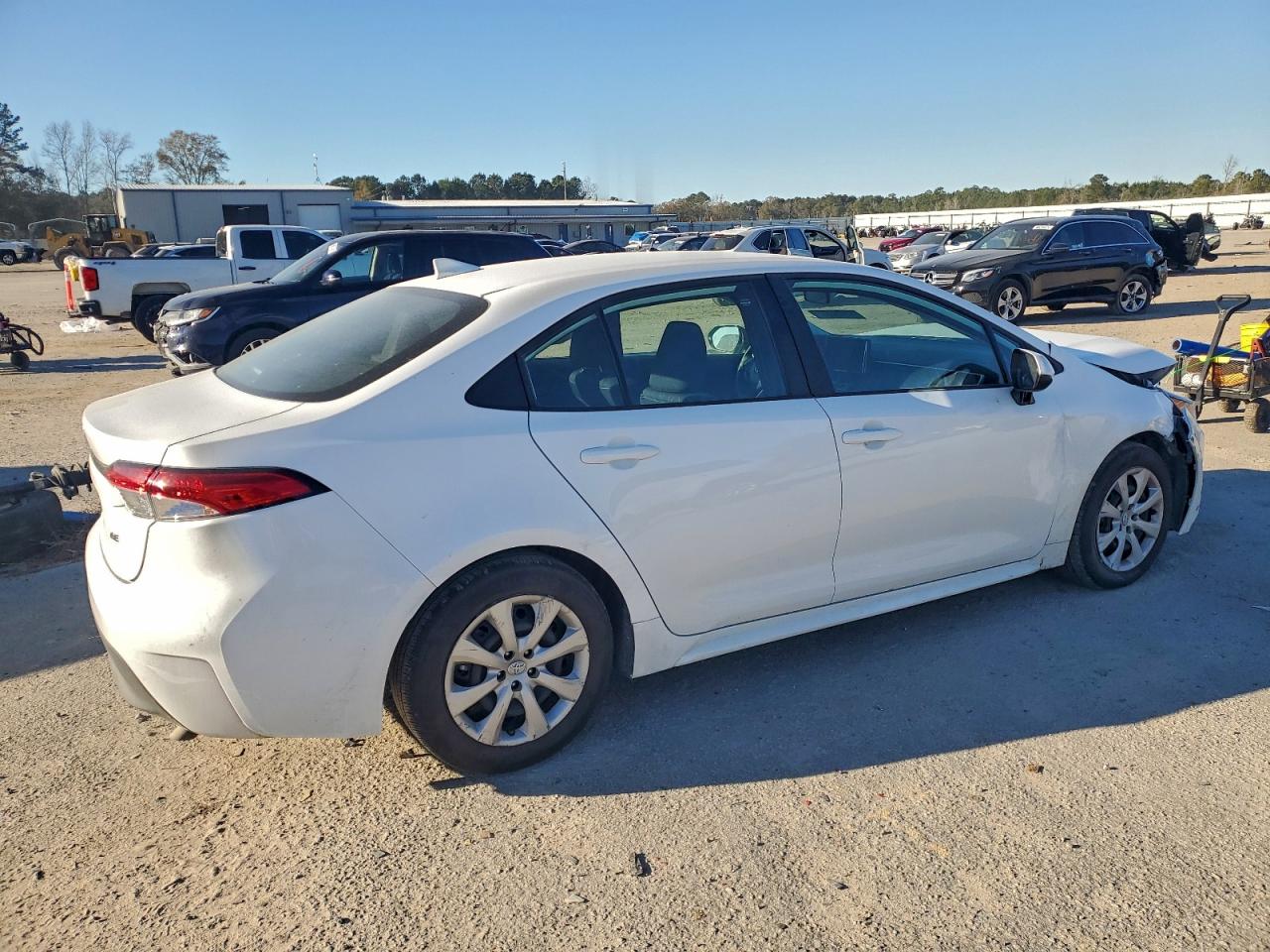 2025 TOYOTA COROLLA LE photo 3