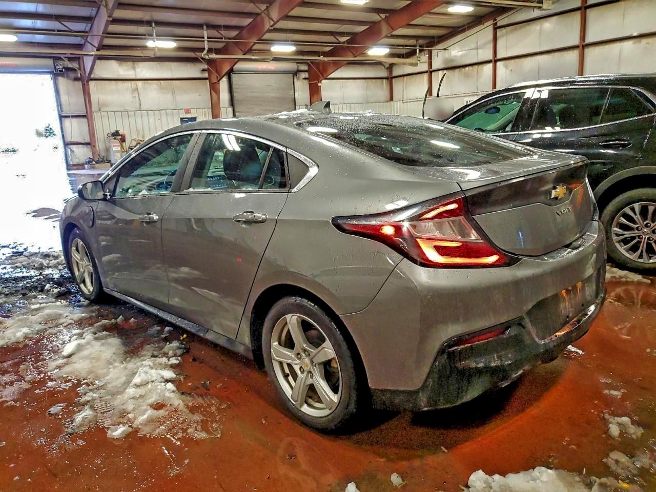2017 CHEVROLET VOLT LT photo 2