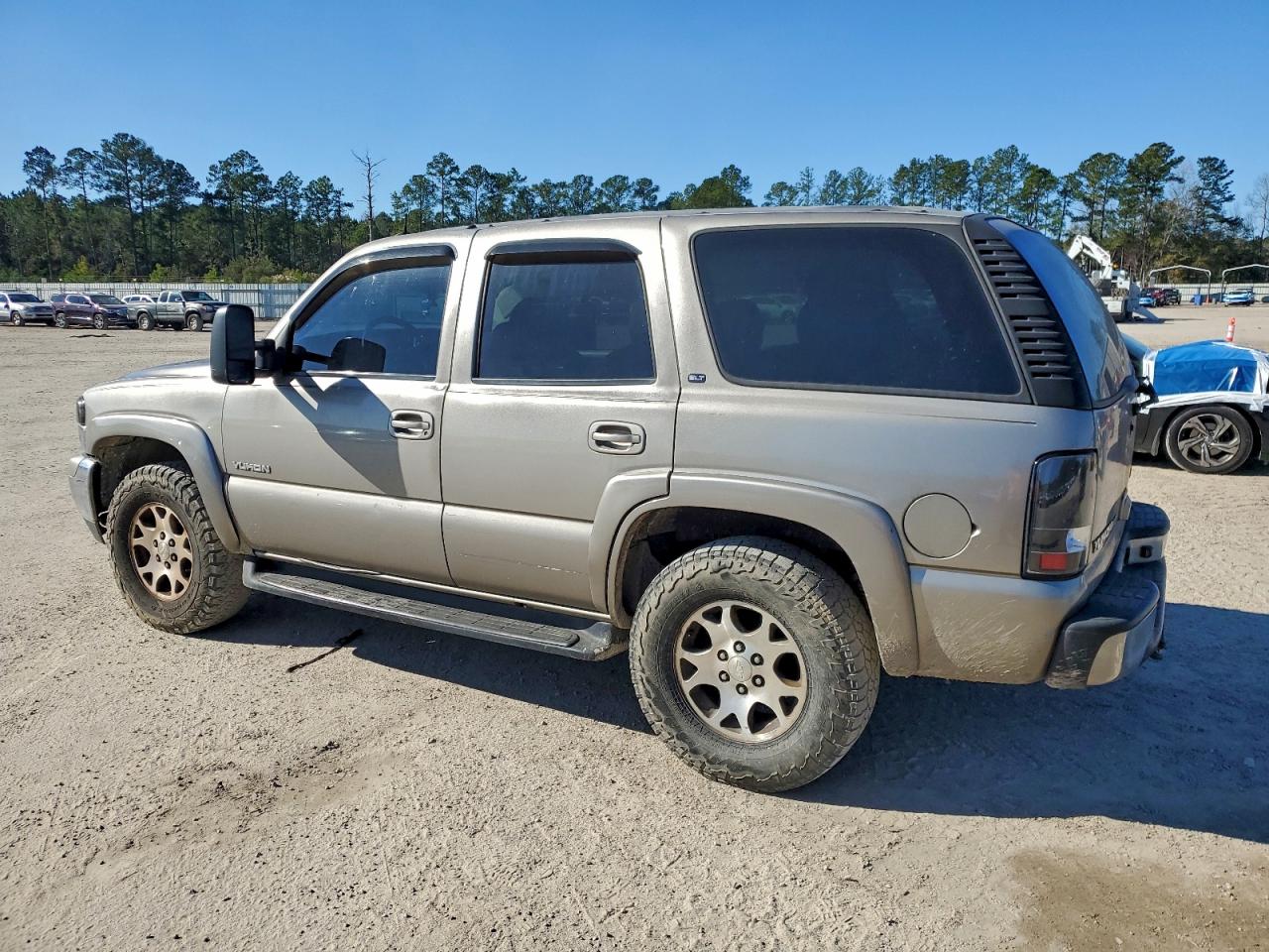 2002 GMC YUKON photo 2