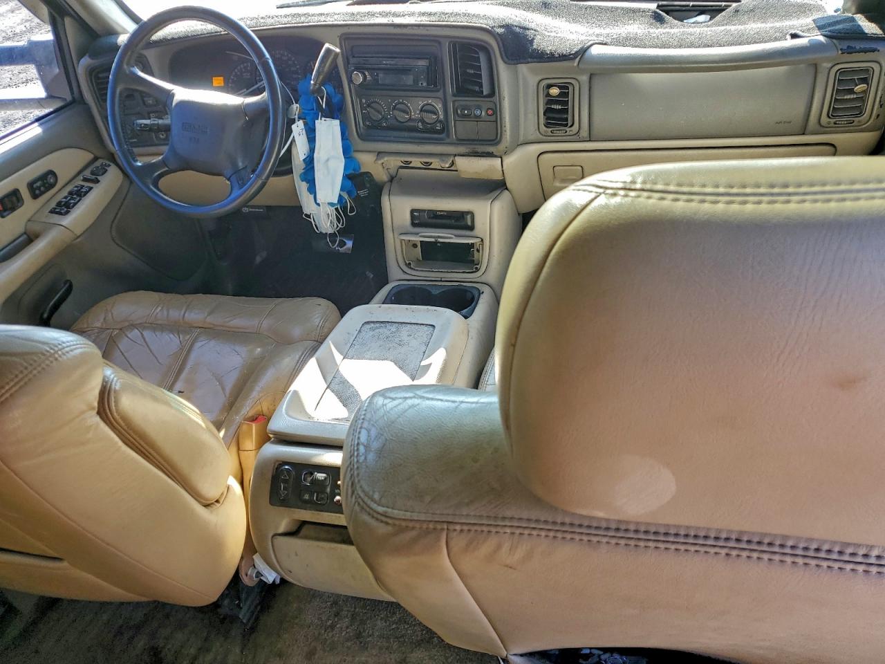 2002 GMC YUKON photo 8