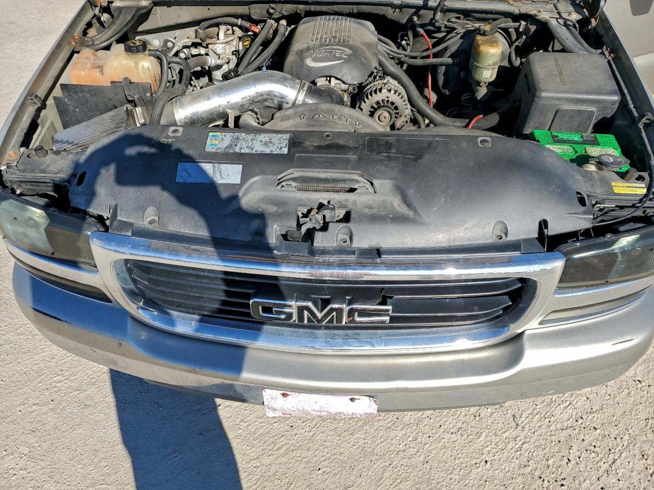 2002 GMC YUKON photo 12