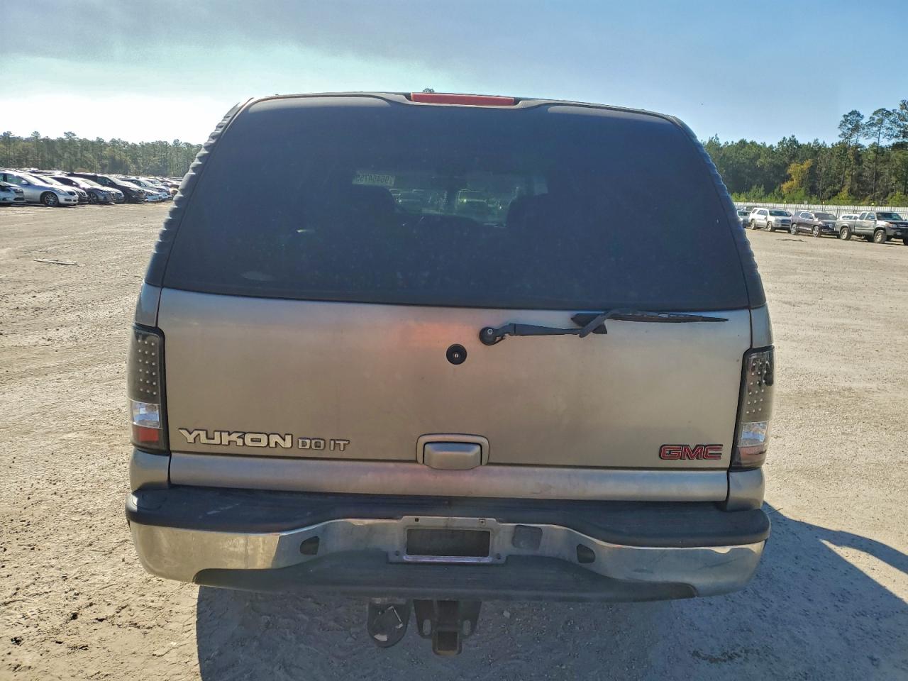 2002 GMC YUKON photo 6