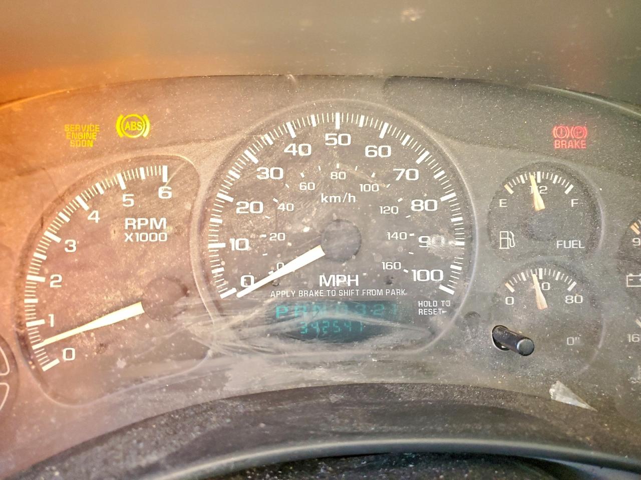 2002 GMC YUKON photo 9