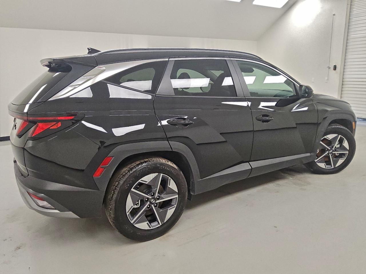 2026 HYUNDAI TUCSON SEL photo 3