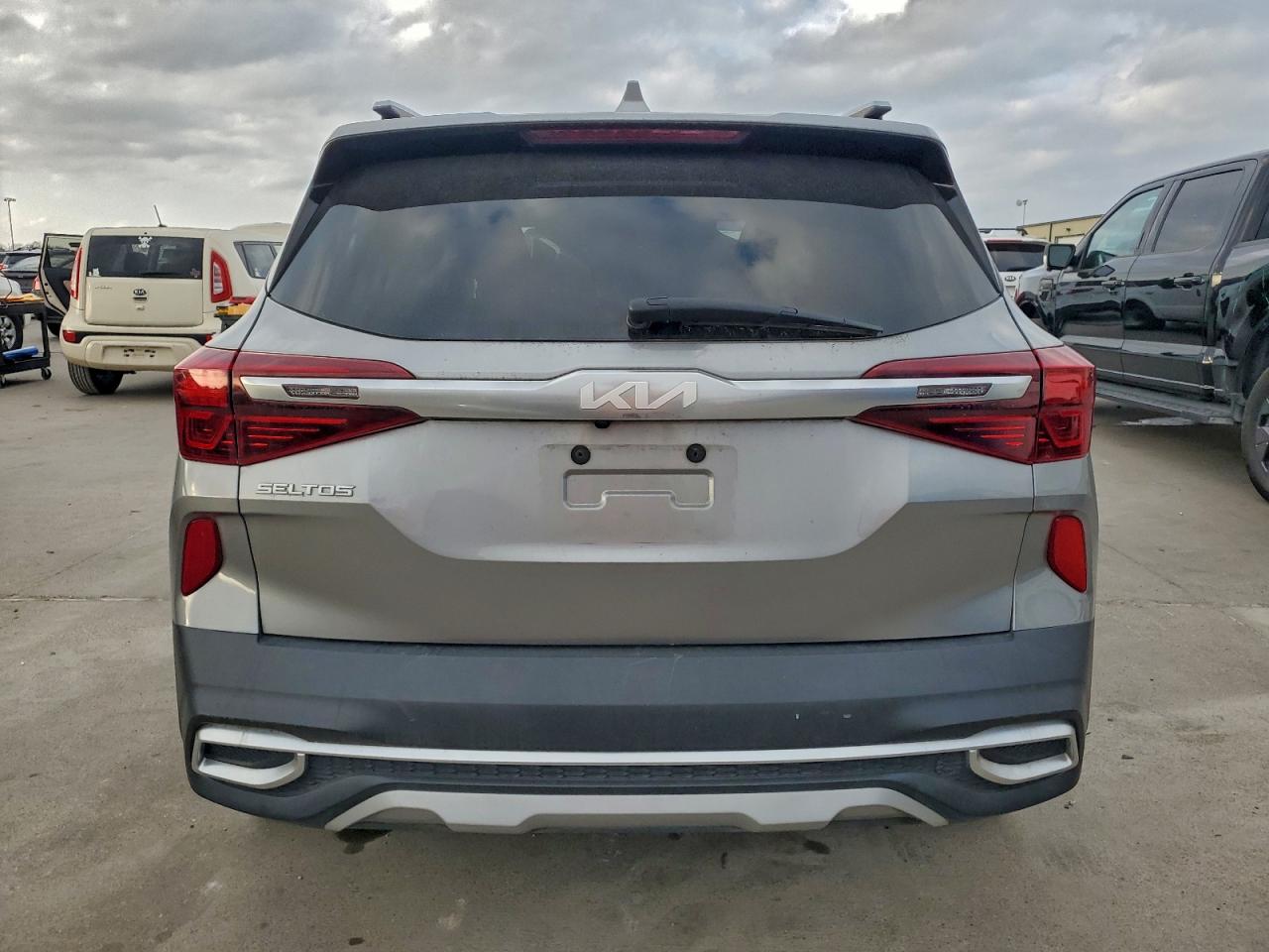 2023 KIA SELTOS S photo 6
